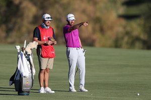 Làm caddy golf ở sân golf, khó hay dễ? 