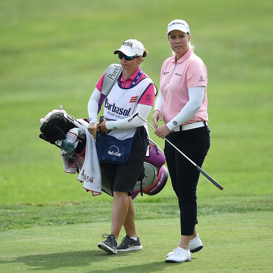 Làm caddy golf ở sân golf, khó hay dễ?