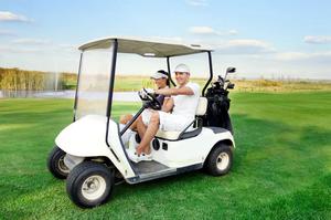 Tổng quan về chi phí phụ trợ trong golf: hướng dẫn viên, xe điện, trang phục