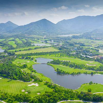 Sân Golf Minh Trí: Biểu Tượng Golf và Trải Nghiệm Sang Trọng Dưới Ánh Đèn Đêm